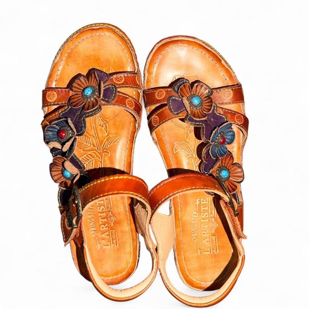 L’artise like new Women's leather Floral Sandals